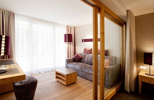 Damuels Apartment | Hotel Restaurant Walliserstube, Time-out Deluxe - Suite, Shower or bath, South