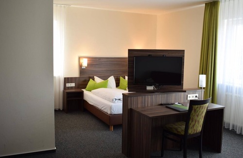 Seelbach-Schutter House | Hotel-Restaurant Zum Stern - double room shower/toilet