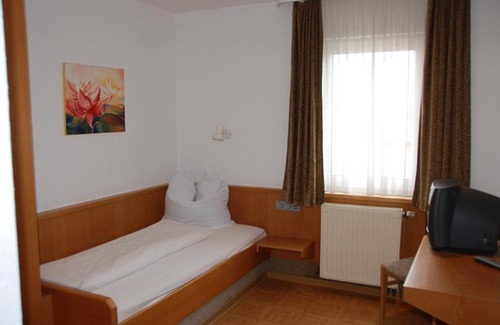 Markgroningen House | Hotel-Restaurant Zum Goldenen Hahnen
