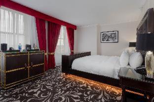 Fond du Lac Hotel | Hotel Retlaw, Trademark Collection by Wyndham