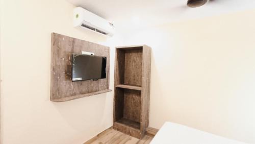 Goregaon West House | Hotel Richie Residency