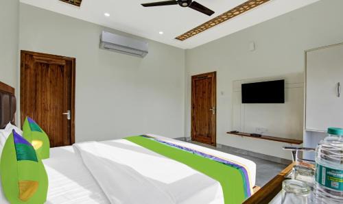 Dera Bassi Hotel | Hotel Royal Salute Near Paras Downtown Square Mall Chandigarh Zirakpur