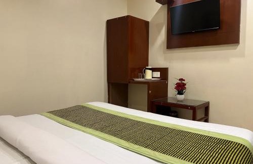 Old Delhi House | Hotel Sapphire Dx 1 Minutes Walking Distance From New Delhi Railway Station