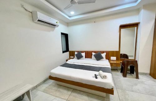 Ujjain Hotel | HOTEL SHREE NAKODA PARADISE ! UJJAIN श्री नाकोडा पैराडाइज ஸ்ரீ நகோடா பாரடைஸ் శ్రీ నాకోడా పారడైజ్ fully-Air-Conditioned hotel at prime location with wifi & Parking availability, Newly constructed and Luxurious Rooms