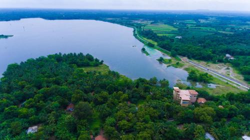 Sevanagala Hotel | Hotel Sobana Lake front