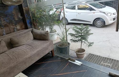 New Delhi Hotel | Hotel Sr Residency Jail Road Tilak Nagar