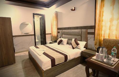 Karol Bagh Hotel | Hotel Taksh inn, Near Karol Bagh, Metro Station