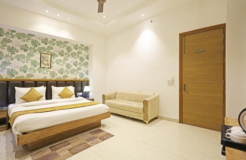 Wazirpur Hotel | hotel The Paradise and Banquet Near Max Hospital