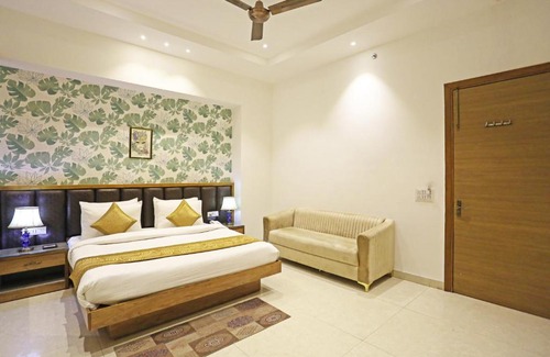 Wazirpur Hotel | hotel The Paradise and Banquet Near Max Hospital