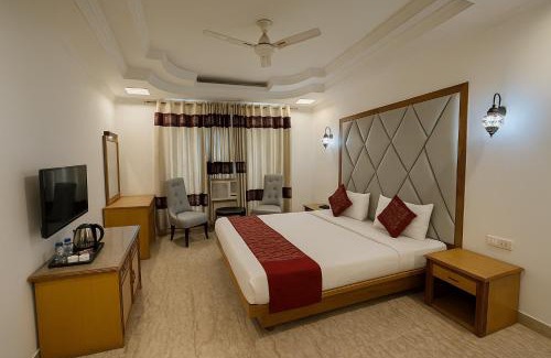 Karol Bagh Hotel | Hotel TJS Royale, Karol Bagh, 2 Mins from Metro