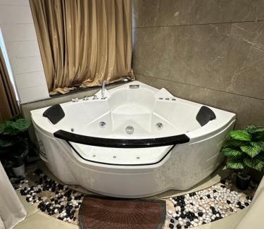 Surat Hotel | Hotel victoria prime