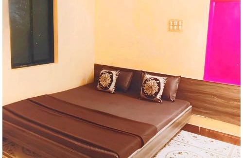 Dwarka Hotel | Hotel Yuvraj AC OR NON AC BOTH ROOM Dwarka Gujrat