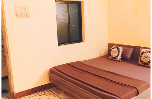Dwarka Hotel | Hotel Yuvraj AC OR NON AC BOTH ROOM Dwarka Gujrat
