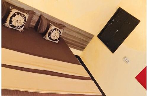 Dwarka Hotel | Hotel Yuvraj AC OR NON AC BOTH ROOM Dwarka Gujrat