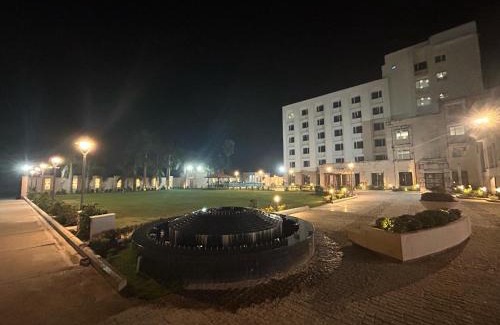 Pipra Dewas Hotel | Hotel Yuvraj Dx