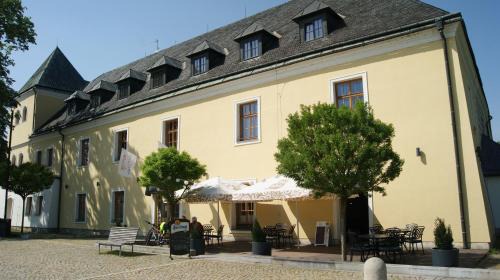 Velka Bystrice Hotel | Hotel Zámek Velká Bystřice