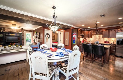 Oxford House | Hotty Toddy, Perfect Spotty! 4B/3B Townhouse Rental