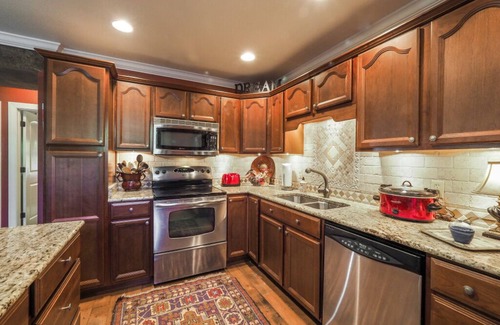 Oxford House | Hotty Toddy, Perfect Spotty! 4B/3B Townhouse Rental