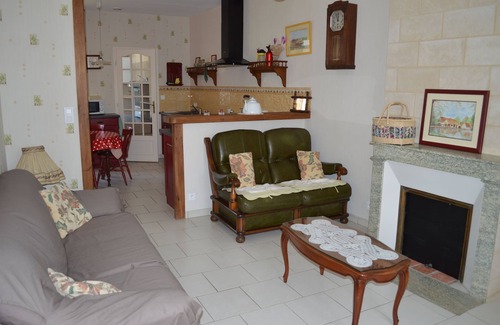 La Chatre House | House : 100m²(meublé de tourisme:3 *), 200m from center .4G. Enclosed courtyard:200m