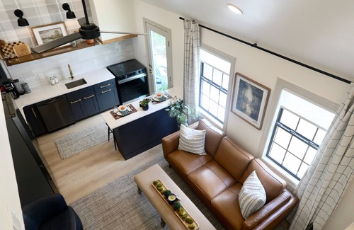 Oxford House | House 2.6 miles from Ole Miss + 3 miles to The Square + King Beds + Remodeled