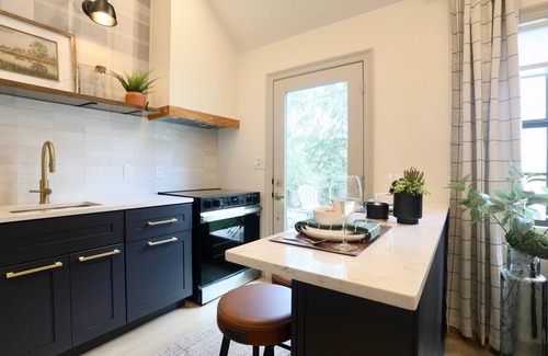 Oxford House | House 2.6 miles from Ole Miss + 3 miles to The Square + King Beds + Remodeled