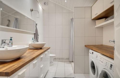 Vidja House | house 20min from sthlm c, 250meters to lake