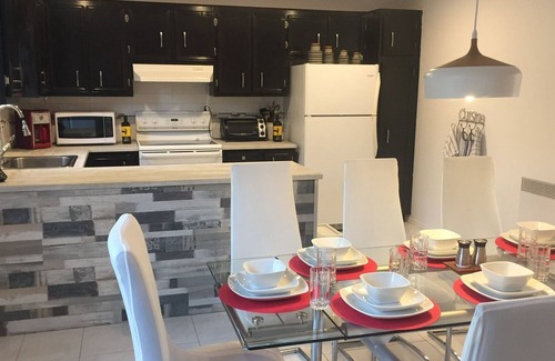 Laval-des-Rapides House | House 2floors next to metro 1500sqft, luminous