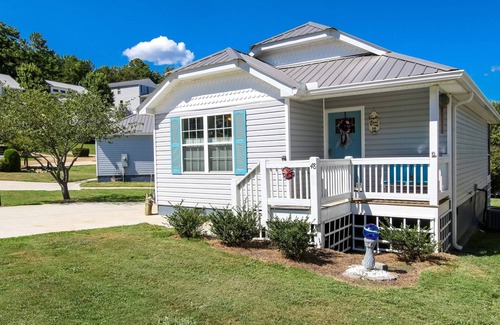 Leesburg House | House #48 Tranquility Base (No Pets)