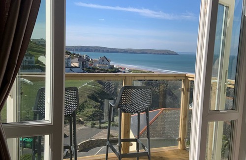Mortehoe House | House above the beach sleeps 4 with private parking