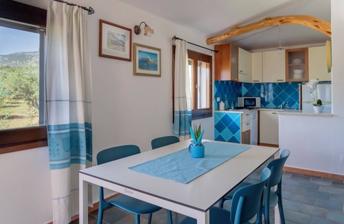 Orosei Apartment | House adjacent to playground with ancient olive trees