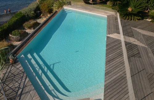 Le Pradet Villa | House and pool facing the sea.nDirect access to the beach