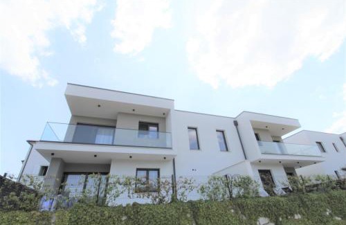Basanija House | House Andrej, Entire semi-detached house with a terrace, parking, 400 m from beach