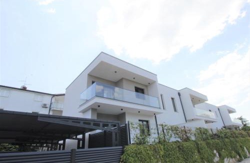 Basanija House | House Andrej, Entire semi-detached house with a terrace, parking, 400 m from beach