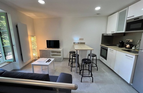 Champeix House | House at the foot of the castle + private parking