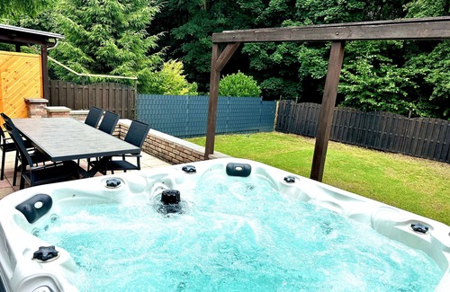 Stolberg House | House by the forest with outdoor whirlpool and fireplace