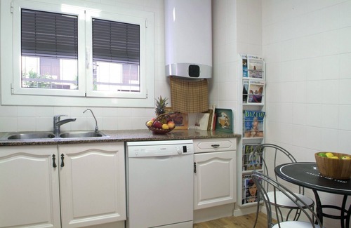 Palafolls Ski Chalet | House for 8 people, community garden and pool, private barbecue, free Wi-Fi and air conditioning in the living room. Near the beach of the Costa Brava and Costa Barcelona. Vivalidays Pinell.