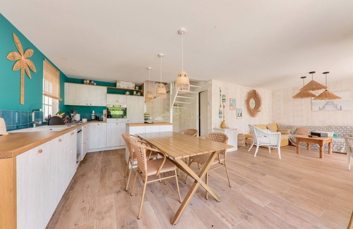 Arradon Ski Chalet | House for 8 with pool 500m from the beach