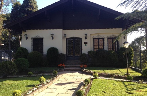 Vila Suzana House | House for Family Canela