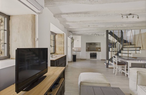 Saint-Leon-sur-Vezere House | House for 5 with outdoor courtyard in the center