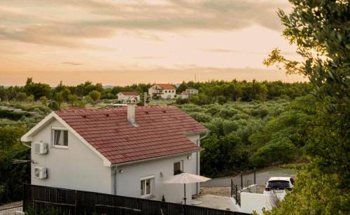 Bicine House | House for rent Serenity