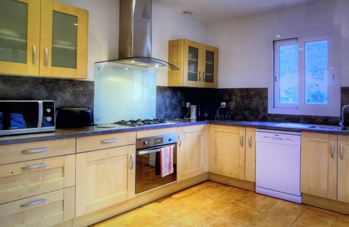 Galeria House | House for up to 4 people with 30 m2 terrace and shared swimming pool.