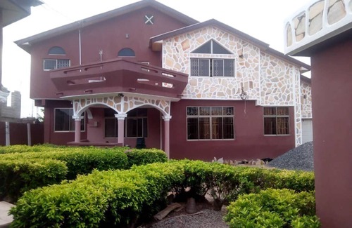 Tema House | House, gazebo, 10 minutes from the beach. And 20 minutes from the airport.