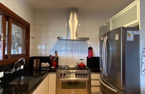 Campos do Jordao Cabin | House in a gated community, modern, cozy and well located.
