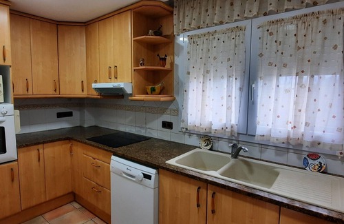 Pals House | House in a quiet area with views of the old town of Pals
