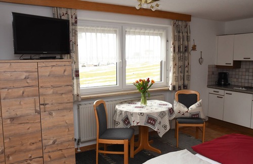 Hoefen Apartment | House in a quiet location with a large garden on the edge of the village near the Reutten cable cars