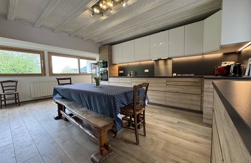 Alex House | House in Annecy, between Lake and Mountains, 350m2, 16-18 beds