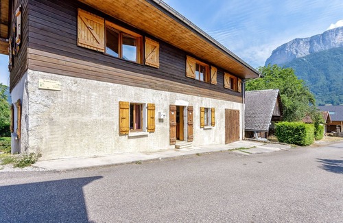 Alex House | House in Annecy, between Lake and Mountains, 350m2, 16-18 beds