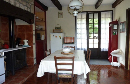 Le Lardin-Saint-Lazare House | House in small village very calm, cordial, close to the caves of Lascaux 4