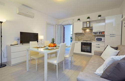 Balestrate Apartment | House in front of the beach of Balestrate