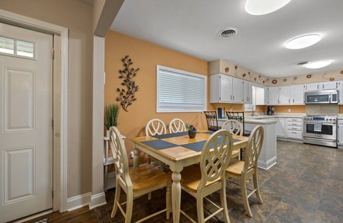 Gatlinburg - Pigeon Forge Cottage | House in Gatlinburg*Private Outdoor Pool*Fire Pit*Pool Table